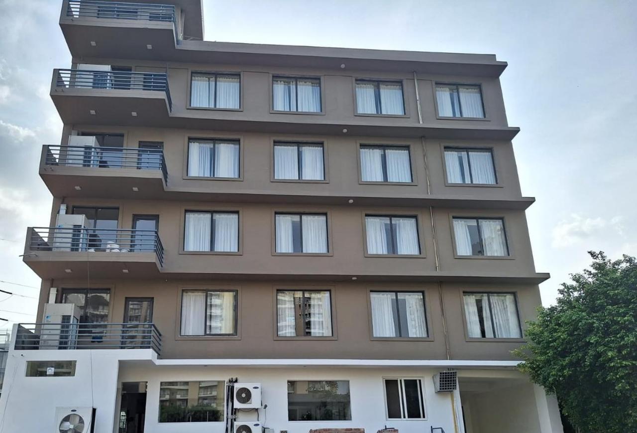 Rr Galaxy Hotel Gurgaon Exterior photo